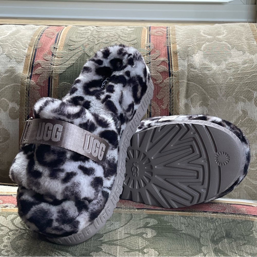Ugg Fluffita Panther Print . Size 7 - image 6